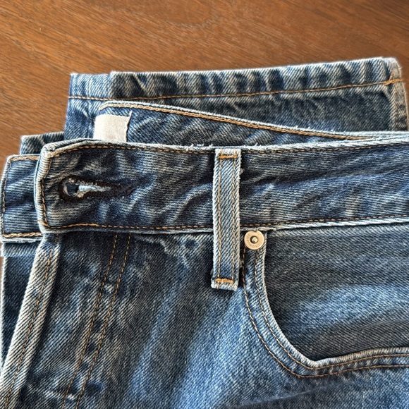 Everlane 90’s Curvy cheeky 90’s Jean in Medium Blue Wash short length. 31” waist - Picture 7 of 7